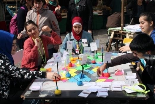 Langsgaan bij verschillende organisaties